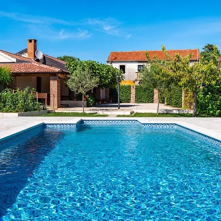Ferienhaus Poolincluded Dalmatia Debeljak