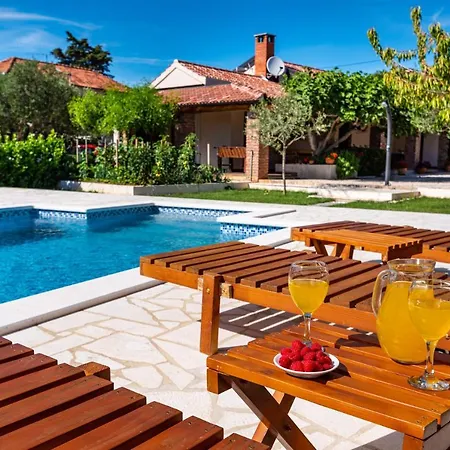 Poolincluded Dalmatia Ferienhaus *