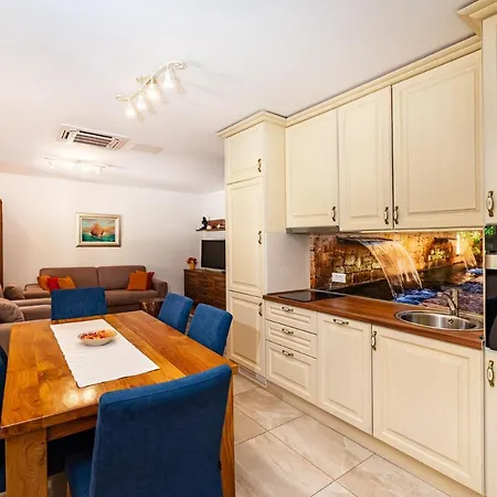 Poolincluded Dalmatia Ferienhaus