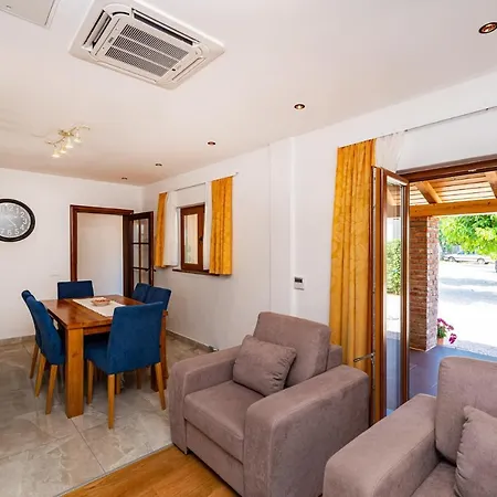 Poolincluded Dalmatia * Debeljak