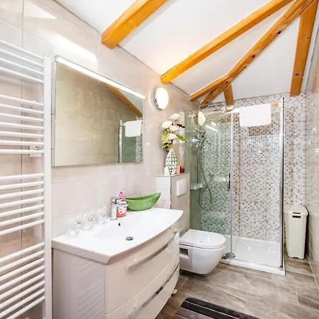 Poolincluded Dalmatia Debeljak