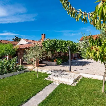 Holiday home Poolincluded Dalmatia Debeljak