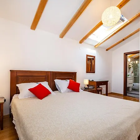 Poolincluded Dalmatia Debeljak